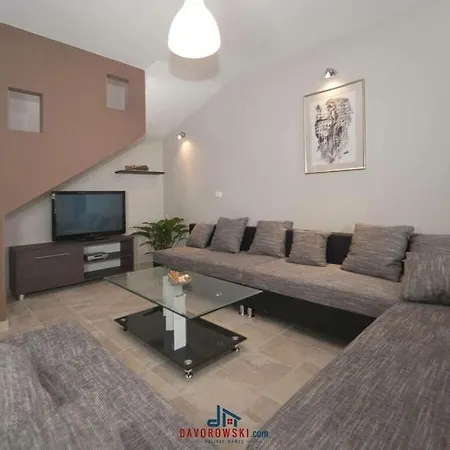 Arco Comfortable Villa Svetvinčenat