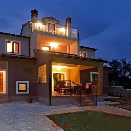 Arco Comfortable Villa *